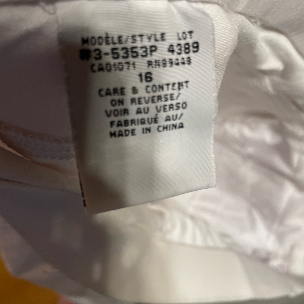 Simon Chang White Capris - Picture 2 of 4